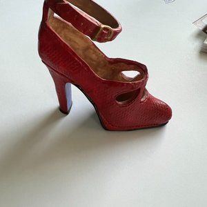 MINIATURE SHOE COLLECTIBLE
